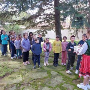 Урок по родолюбие проведе етнологът Йордан Касабов пред учениците от село Брадвари